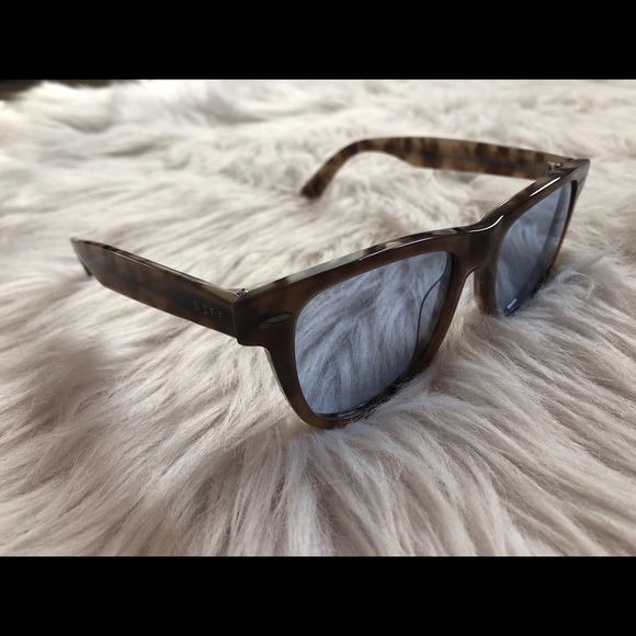 Diff Eyewear sunglasses! NEVER WORN!!!! - Picture 4 of 4